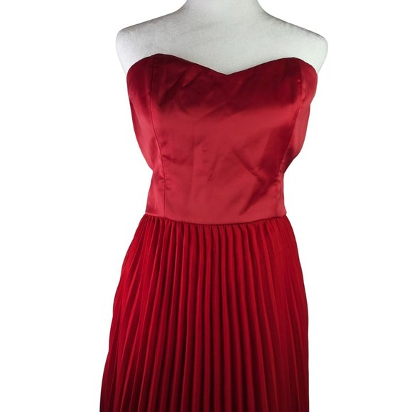 Lulu's Moment in Time Red Strapless Sweetheart Neck Accordion Maxi Dress Sz L - Picture 8 of 11